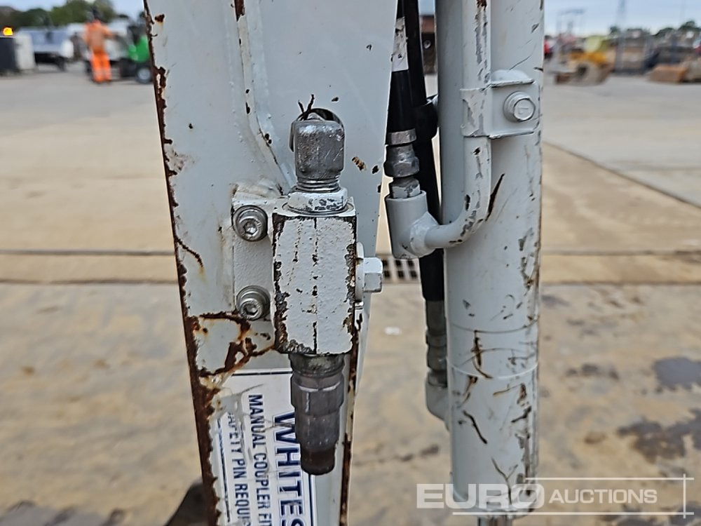 Mini excavator 2021 Takeuchi TB210R: picture 25