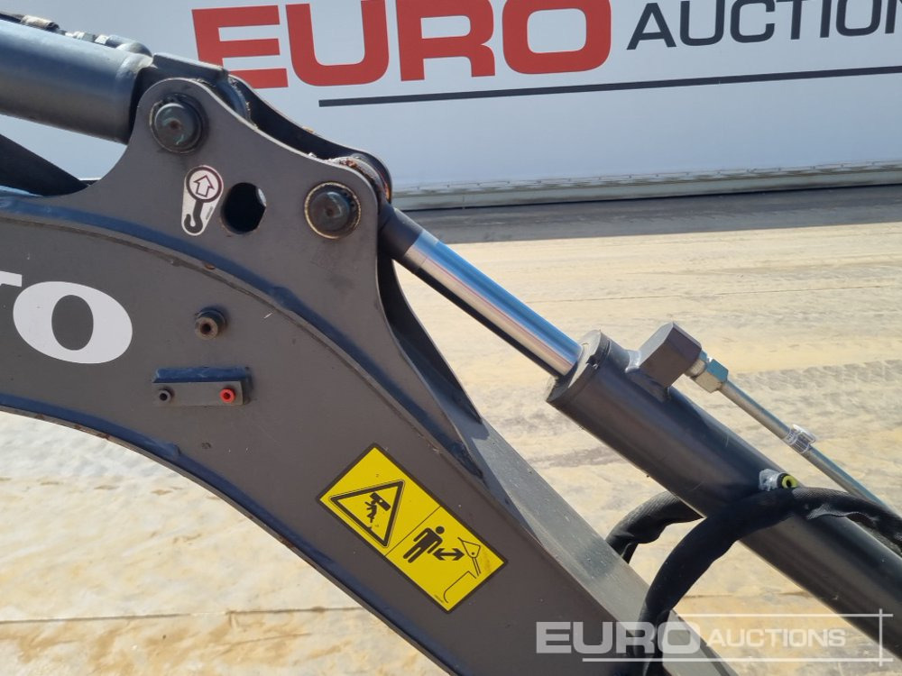 Mini excavator 2022 Volvo EC18E: picture 27