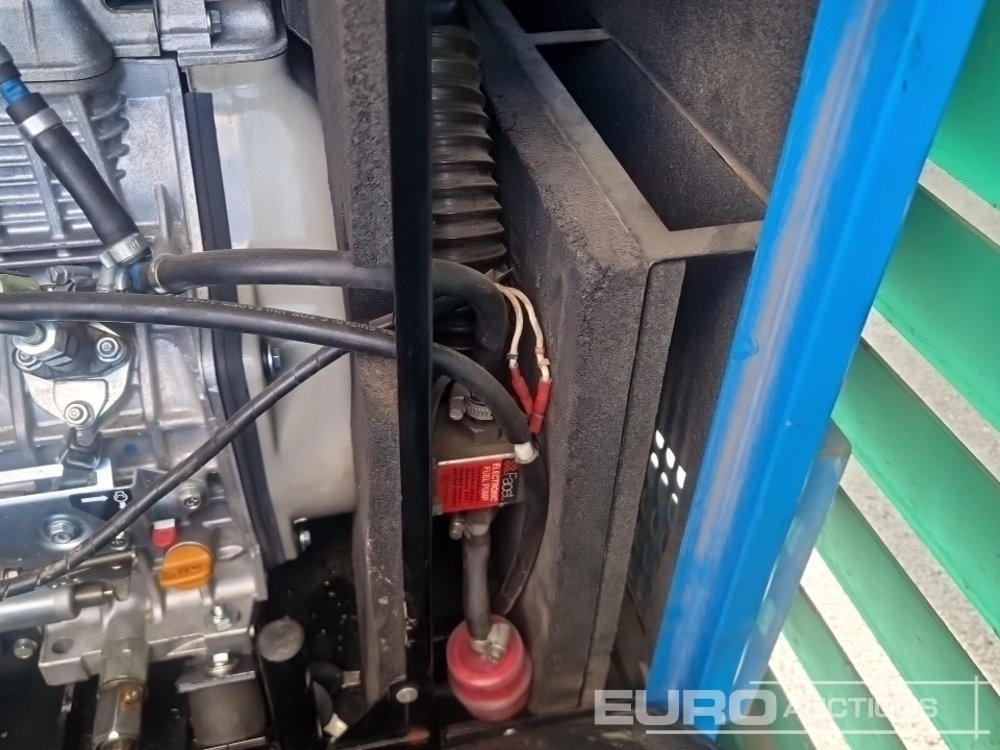 Shipping container 22' x 9' Welfare Unit, Drying Room, W/C, 6kVA Stephill Generator (Cannot Be Reconsigned): picture 24