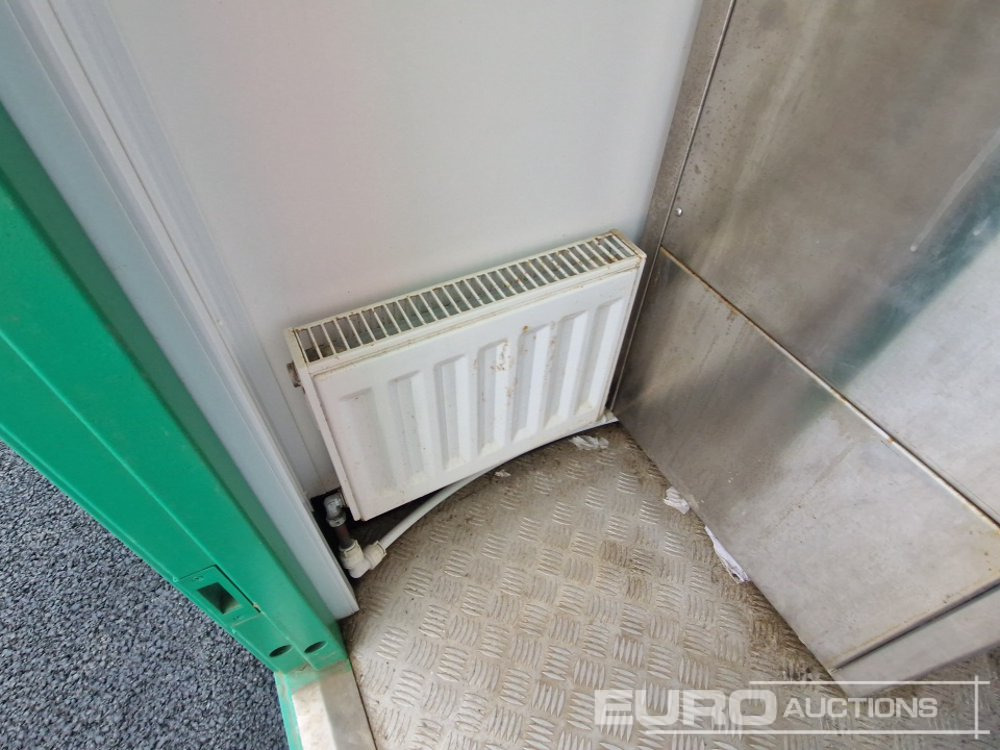Shipping container 22' x 9' Welfare Unit, Drying Room, W/C, 6kVA Stephill Generator (Cannot Be Reconsigned): picture 20