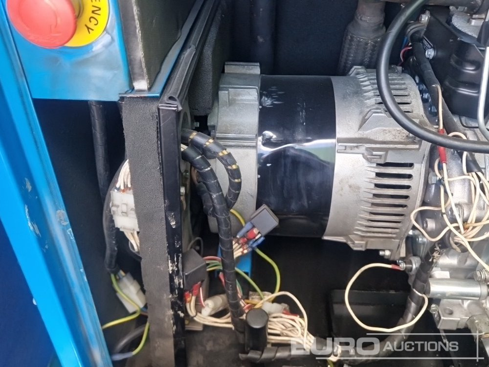 Shipping container 22' x 9' Welfare Unit, Drying Room, W/C, 6kVA Stephill Generator (Cannot Be Reconsigned): picture 27