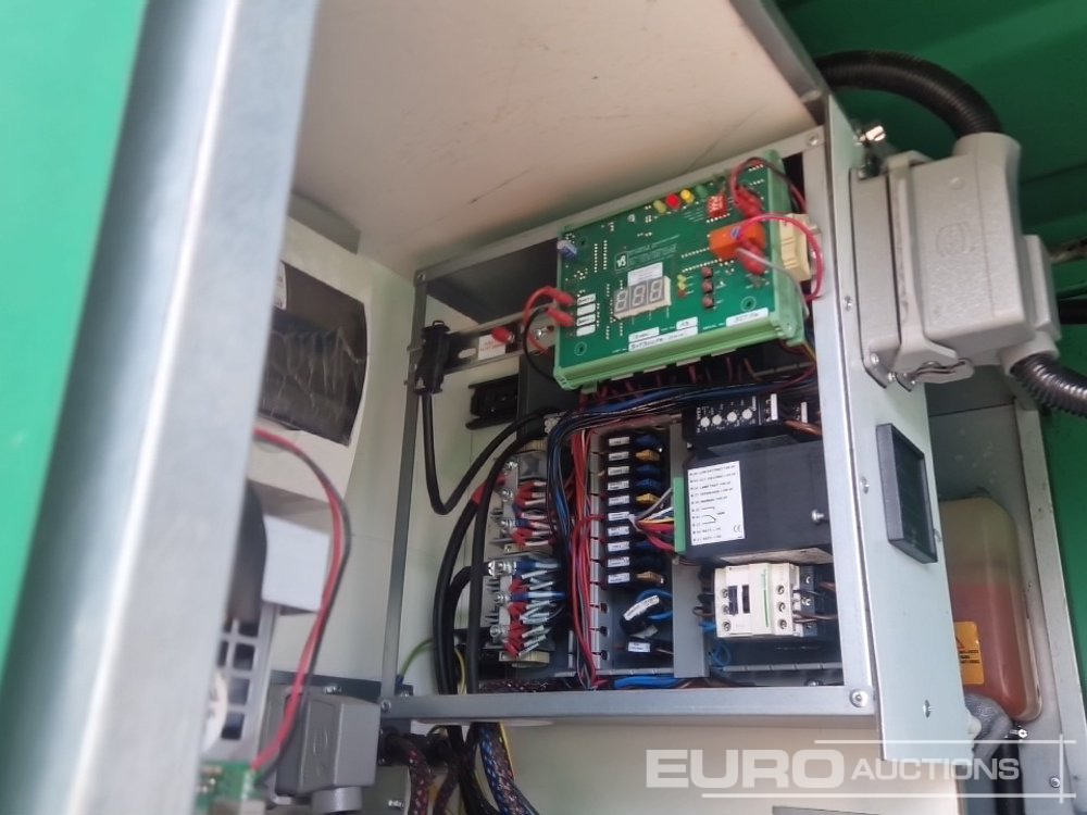 Shipping container 22' x 9' Welfare Unit, Drying Room, W/C, 6kVA Stephill Generator (Cannot Be Reconsigned): picture 34