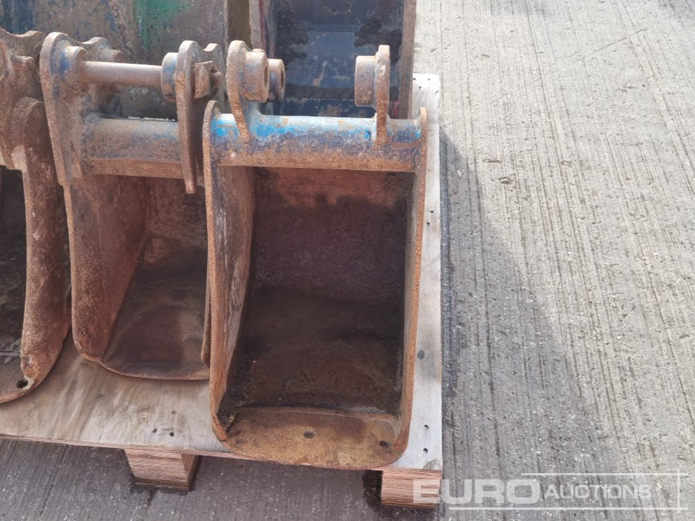 Bucket 24", 12", 12", 12", 10", 10", 10" Digging Bucket 30-60mm Pin to suit Mini-10 Ton Excavator: picture 18