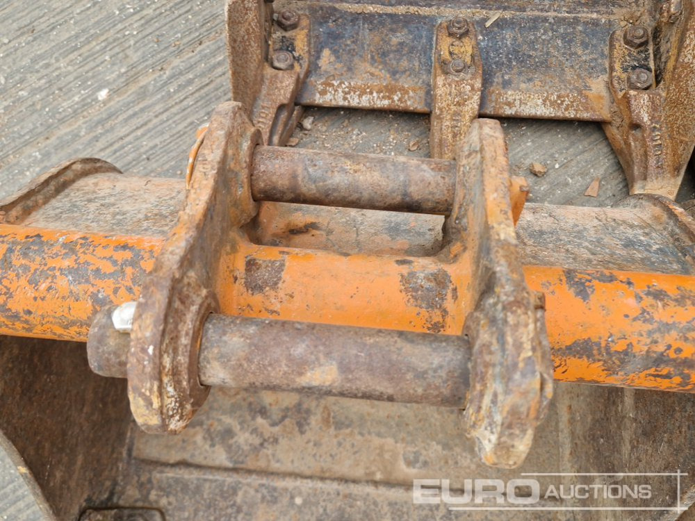 Bucket 24", 18", 18", 12" Digging Bucket 30mm Pin to suit Mini Excavator: picture 12