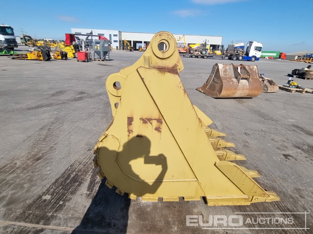Bucket 64" Digging Bucket 80mm Pin to suit 20 Ton Excavator: picture 6