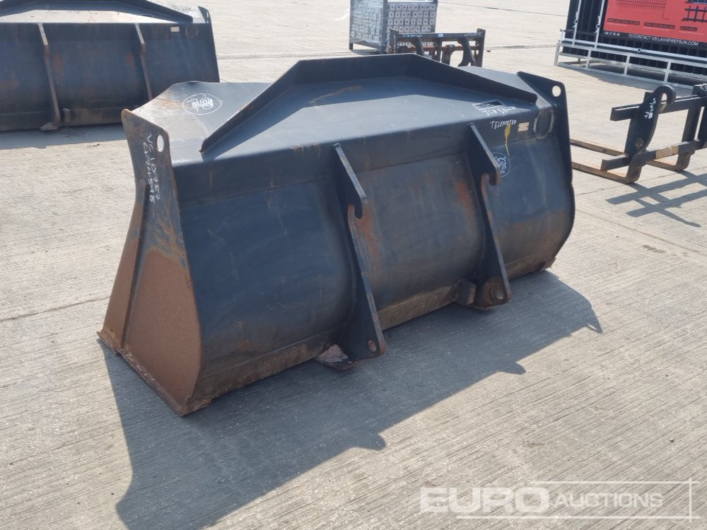 74" Loading Bucket to suit JCB Telehandler - Bucket: picture 3 74" Loading Bucket to suit JCB Telehandler - Bucket: picture 3