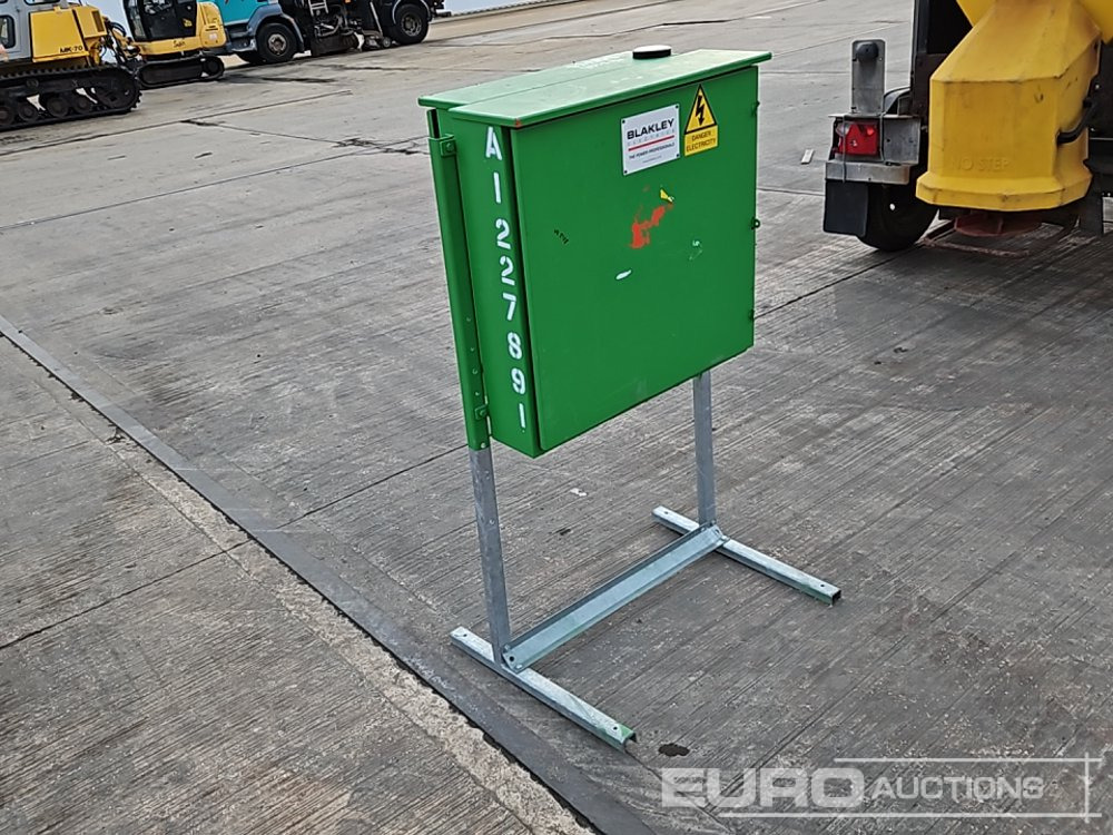 Blakley 400 Volt Distribution Board - Construction equipment: picture 3 Blakley 400 Volt Distribution Board - Construction equipment: picture 3