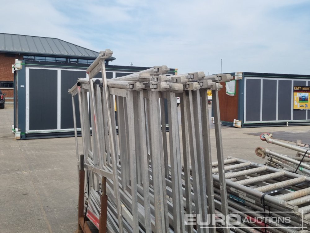 Construction equipment Bundle of Folding Aluminium Scaffolding (5 of), Bundle of Folding Fiberglass Scaffolding, Bundle of Aluminium Scaffolding (3 of), Aluminium Staging Boards (3 of): picture 11
