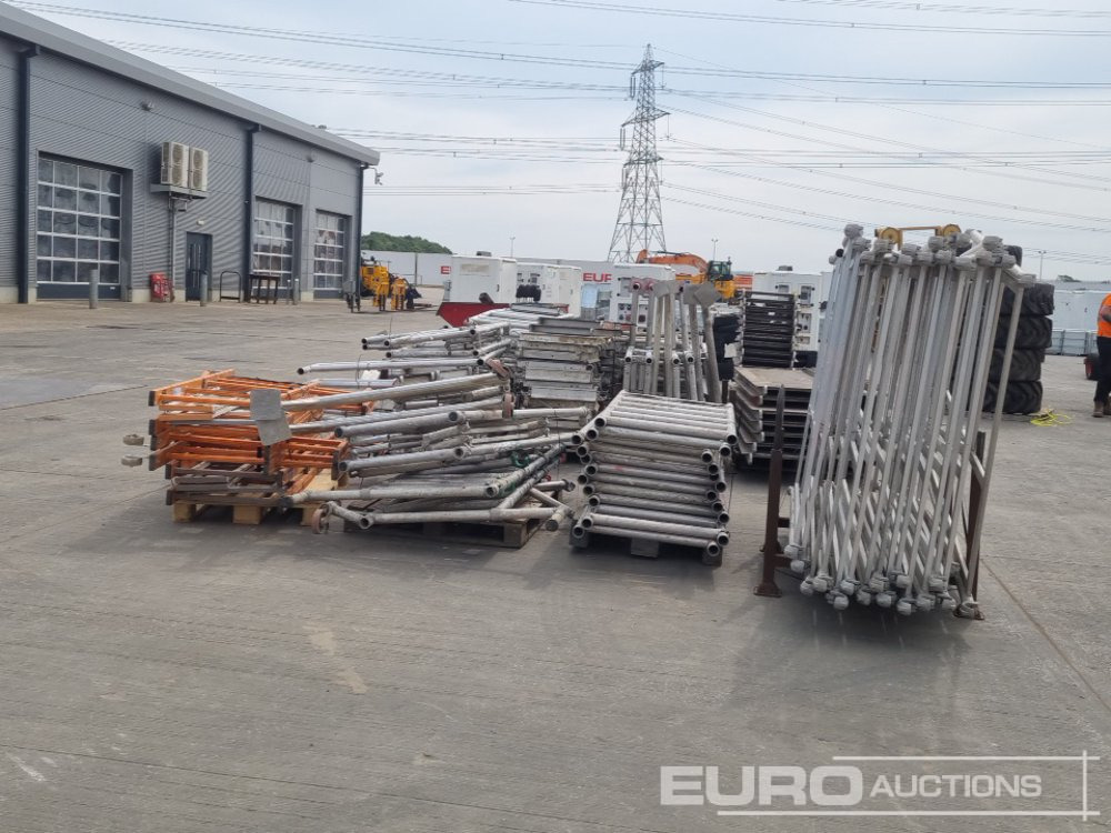 Construction equipment Bundle of Folding Aluminium Scaffolding (5 of), Bundle of Folding Fiberglass Scaffolding, Bundle of Aluminium Scaffolding (3 of), Aluminium Staging Boards (3 of): picture 6