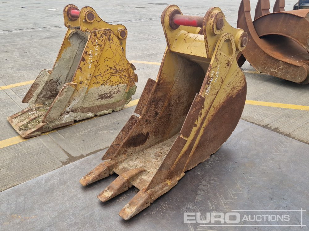 CAT 24" Digging Bucket 80mm Pin to suit 20 Ton Excavator - Bucket: picture 1 CAT 24" Digging Bucket 80mm Pin to suit 20 Ton Excavator - Bucket: picture 1