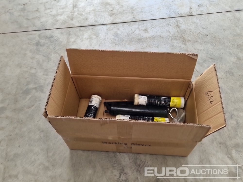 Grease Guns & Multi Purpose Grease (7 of) - Workshop equipment: picture 4 Grease Guns & Multi Purpose Grease (7 of) - Workshop equipment: picture 4