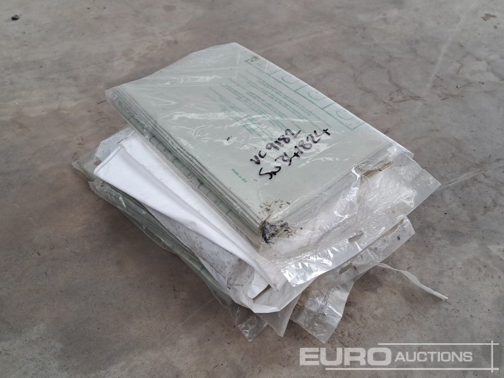 Hoover Bags to suit Industrial Vacuum Cleaner (Approx 40 of) - Workshop equipment: picture 1 Hoover Bags to suit Industrial Vacuum Cleaner (Approx 40 of) - Workshop equipment: picture 1