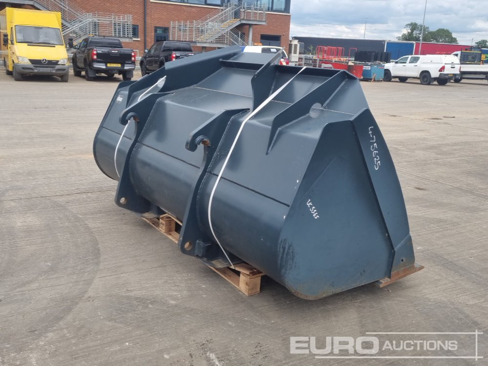 Hyundai 104" Loading Bucket to suit Hyundai HL940 Wheeled Loader - Bucket: picture 5 Hyundai 104" Loading Bucket to suit Hyundai HL940 Wheeled Loader - Bucket: picture 5