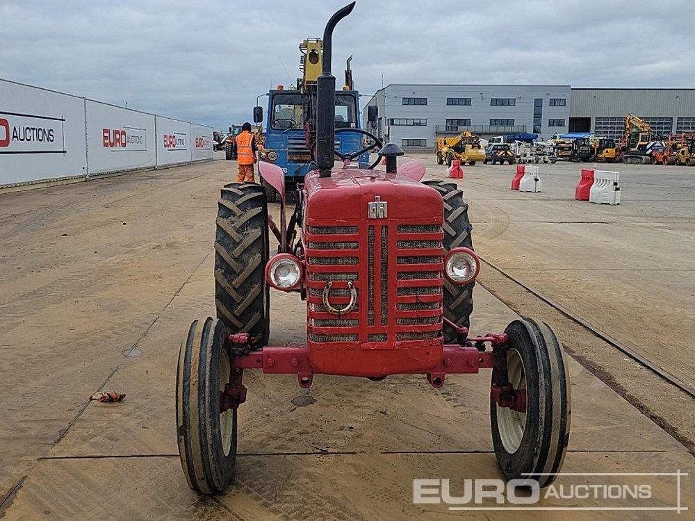 Farm tractor International B414: picture 8