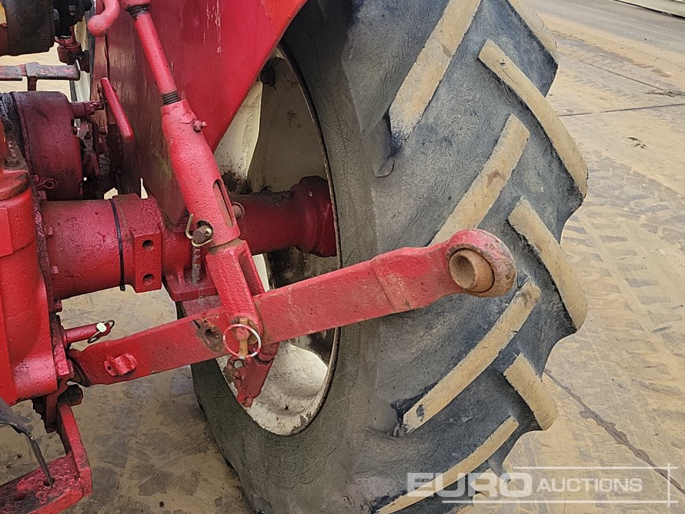Farm tractor International B414: picture 14
