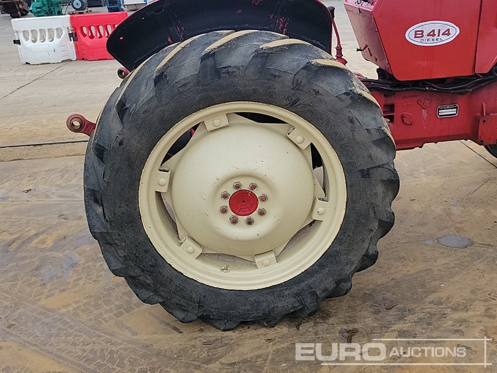 Farm tractor International B414: picture 10