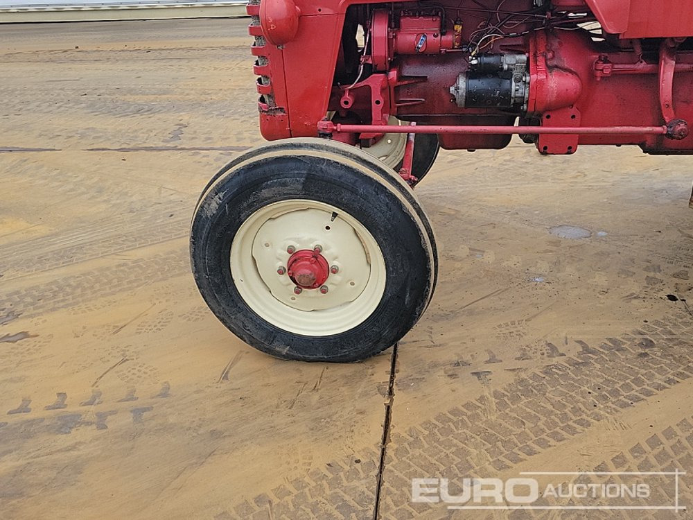 Farm tractor International B414: picture 12