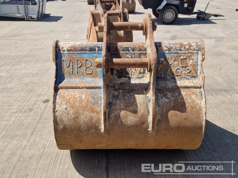 JCB 48" Digging Bucket 65mm Pin to suit 13 Ton Excavator - Bucket: picture 4 JCB 48" Digging Bucket 65mm Pin to suit 13 Ton Excavator - Bucket: picture 4