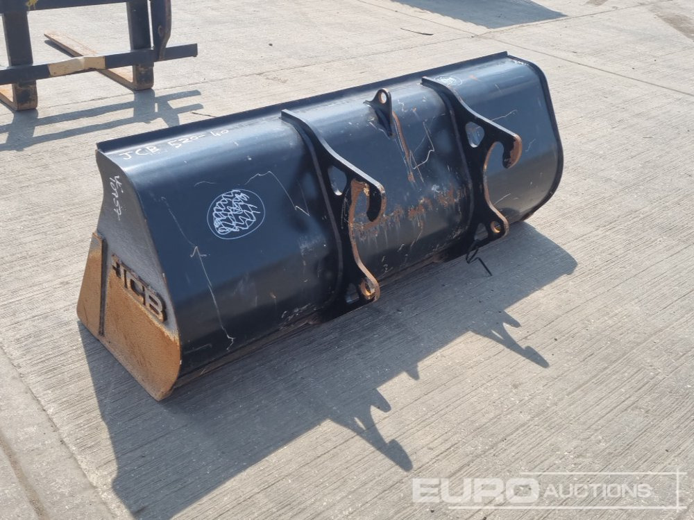 JCB 62" Loading Bucket to suit Telehandler - Bucket: picture 3 JCB 62" Loading Bucket to suit Telehandler - Bucket: picture 3
