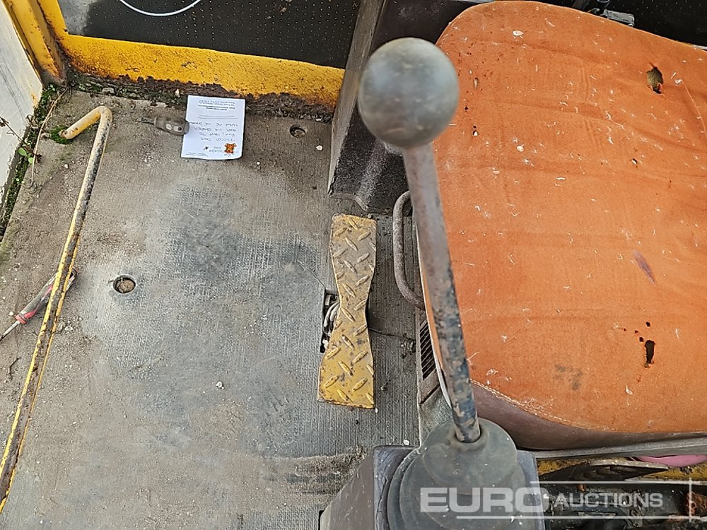 Crawler excavator JCB 806C: picture 35