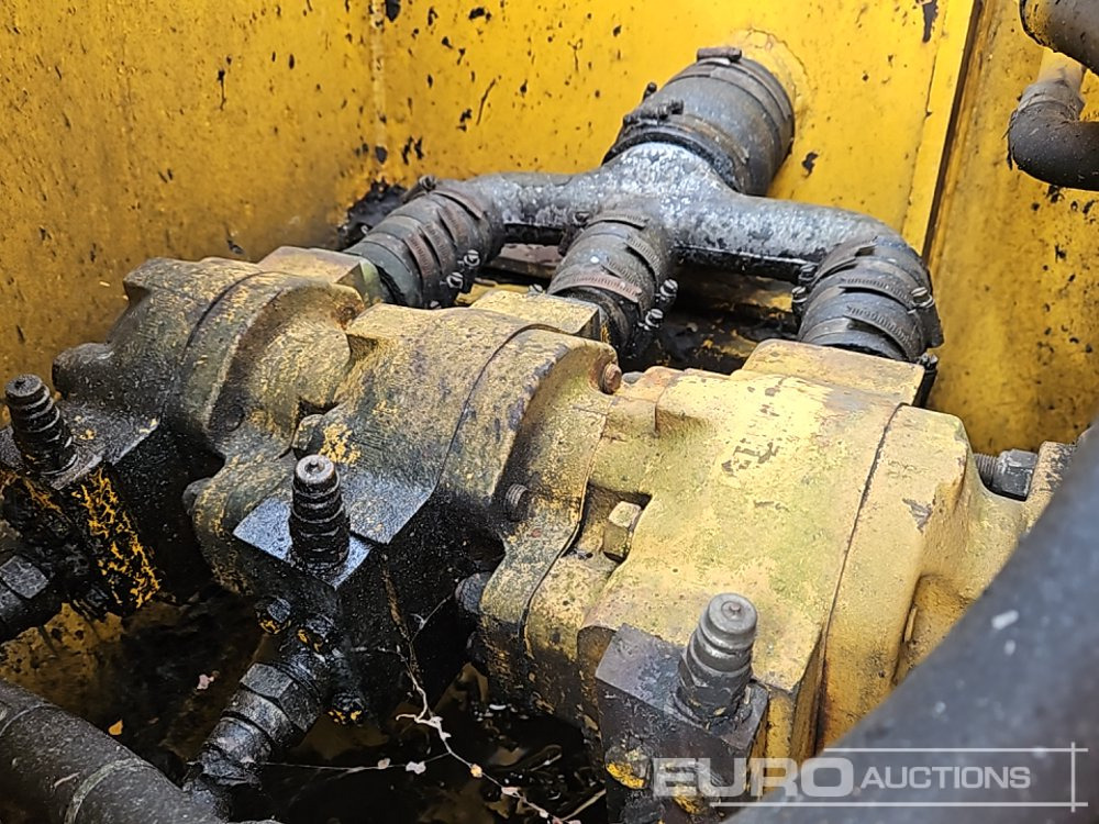 Crawler excavator JCB 806C: picture 33