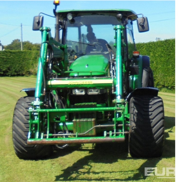 John Deere 5820 - Farm tractor: picture 1 John Deere 5820 - Farm tractor: picture 1