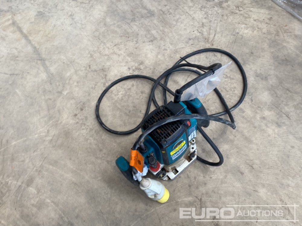 Makita RP2301FC 110 Volt Router - Construction equipment: picture 3 Makita RP2301FC 110 Volt Router - Construction equipment: picture 3