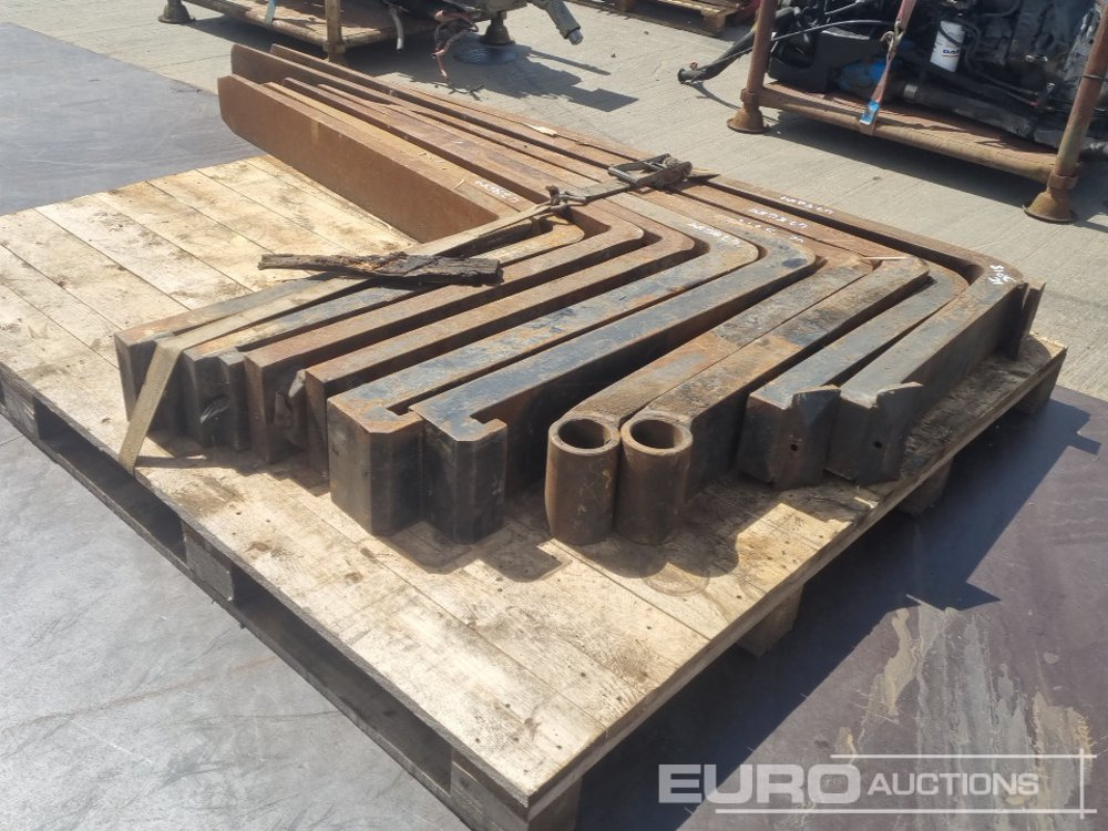 Selection of Various Size Forks to suit Forklift (1 Pallet of) - Material handling equipment: picture 4 Selection of Various Size Forks to suit Forklift (1 Pallet of) - Material handling equipment: picture 4