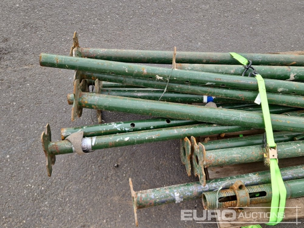 Construction equipment Pallet of Acro Props: picture 11