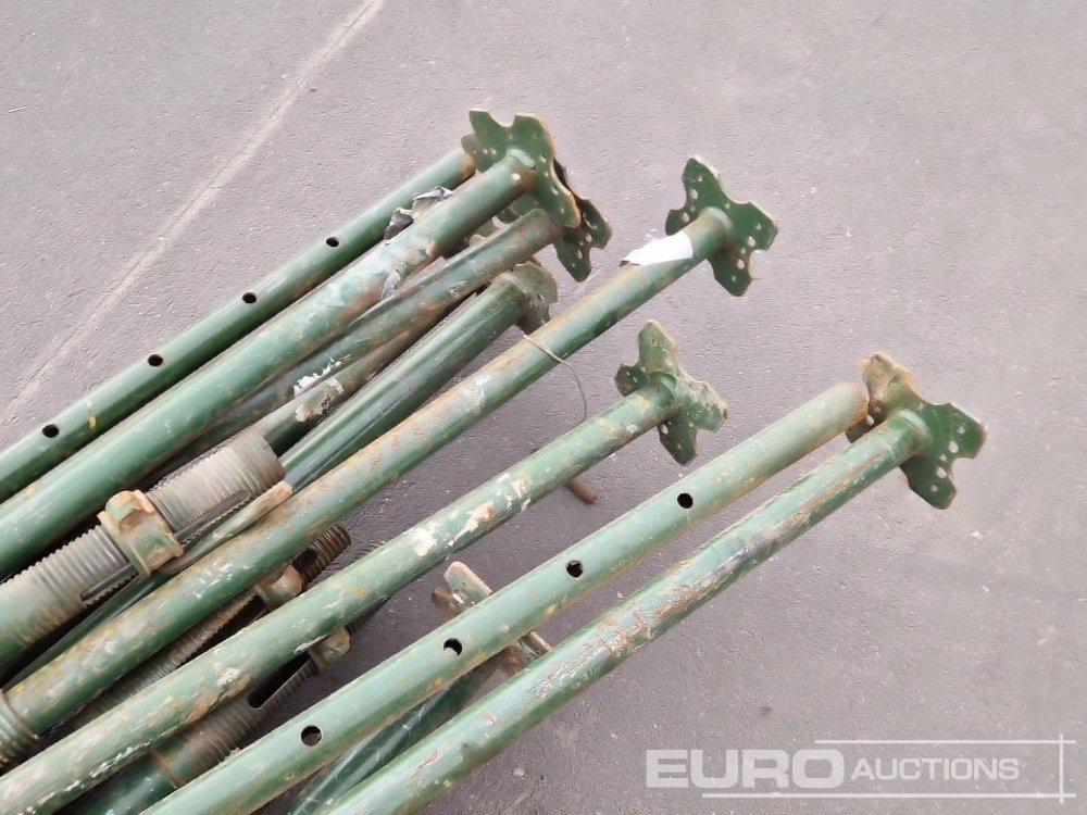 Construction equipment Pallet of Acro Props: picture 9