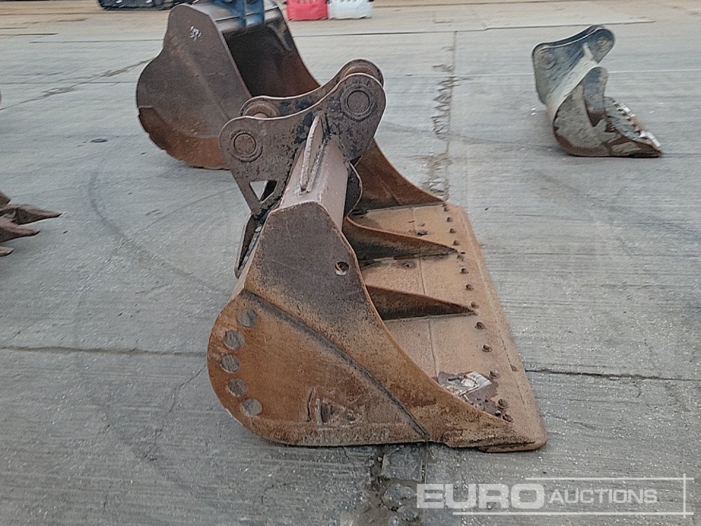 Rhinox 84" Ditching Bucket 80mm Pin to suit 20 Ton Excavator - Bucket: picture 4 Rhinox 84" Ditching Bucket 80mm Pin to suit 20 Ton Excavator - Bucket: picture 4
