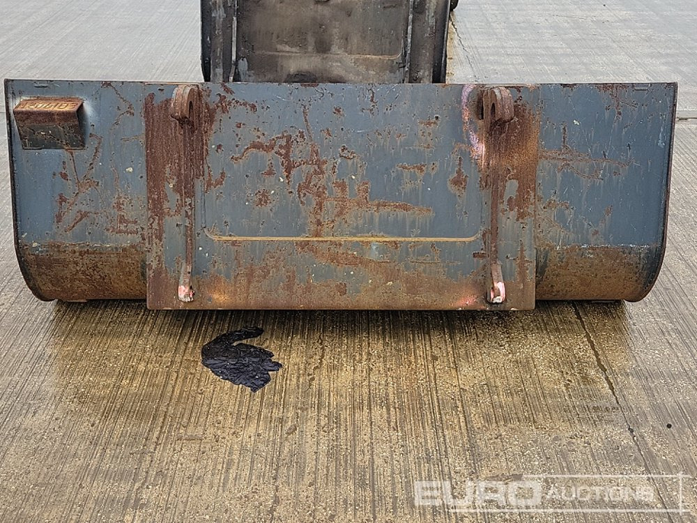 Rhinox 90" Loading Bucket to suit Telehandler - Bucket: picture 4 Rhinox 90" Loading Bucket to suit Telehandler - Bucket: picture 4