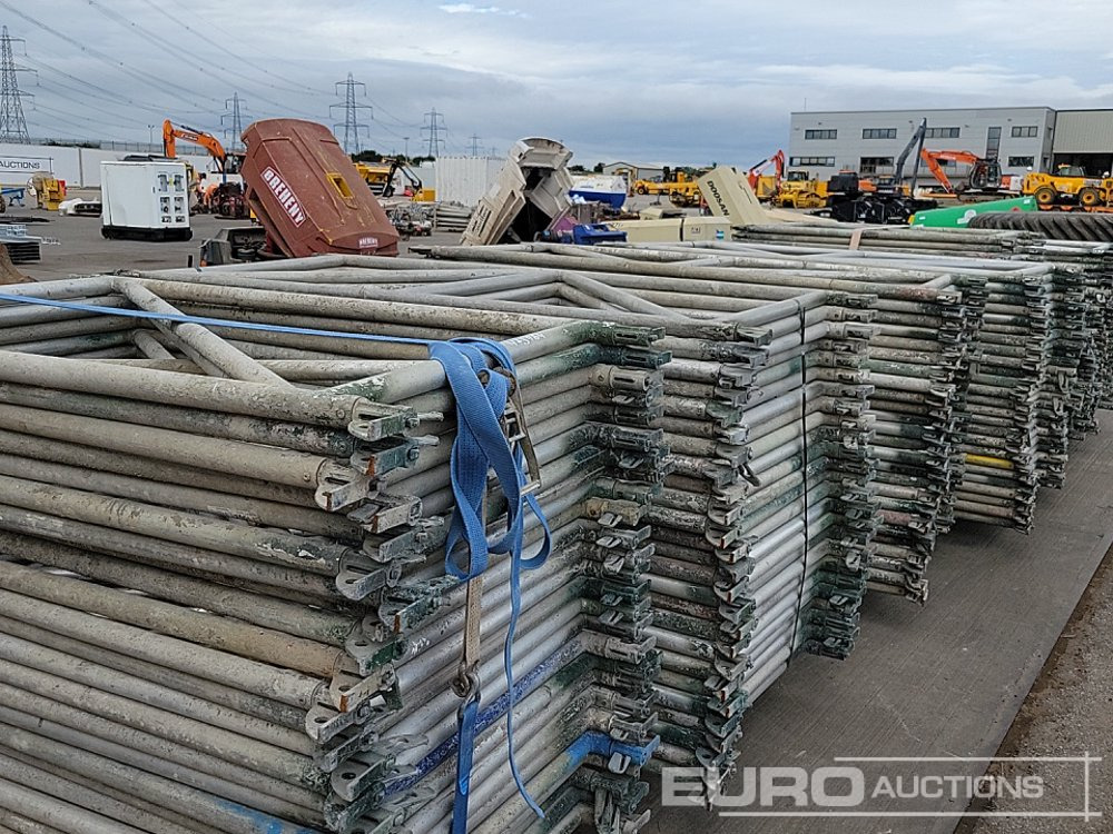 Construction equipment Selection of Various Size GASS Ledger Frames (6 Pallets of), Pallet of Steel Mesh Panels (4 of): picture 10