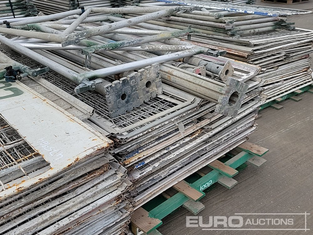 Construction equipment Selection of Various Size GASS Ledger Frames (6 Pallets of), Pallet of Steel Mesh Panels (4 of): picture 21