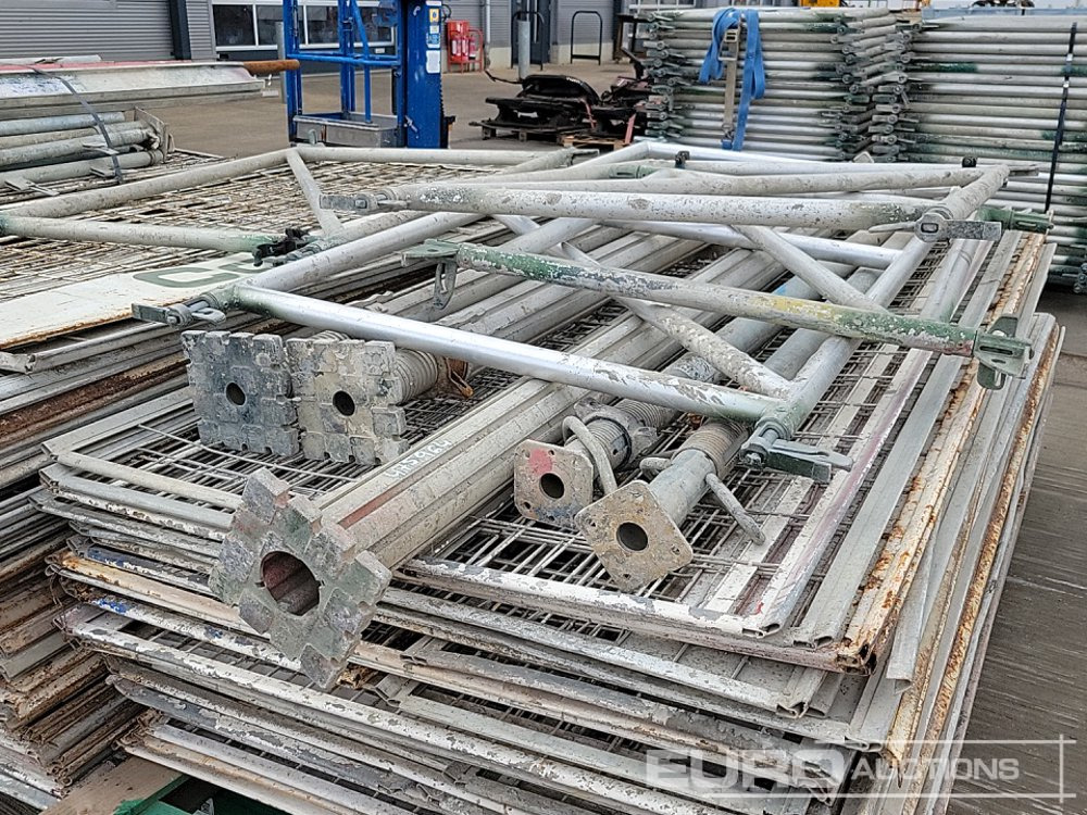 Construction equipment Selection of Various Size GASS Ledger Frames (6 Pallets of), Pallet of Steel Mesh Panels (4 of): picture 22