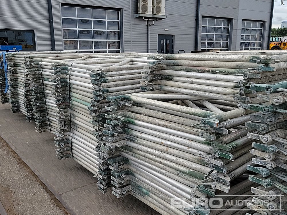 Construction equipment Selection of Various Size GASS Ledger Frames (6 Pallets of), Pallet of Steel Mesh Panels (4 of): picture 7