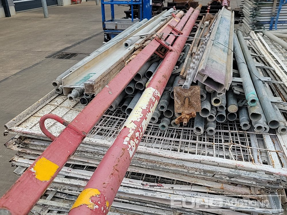 Construction equipment Selection of Various Size GASS Ledger Frames (6 Pallets of), Pallet of Steel Mesh Panels (4 of): picture 16