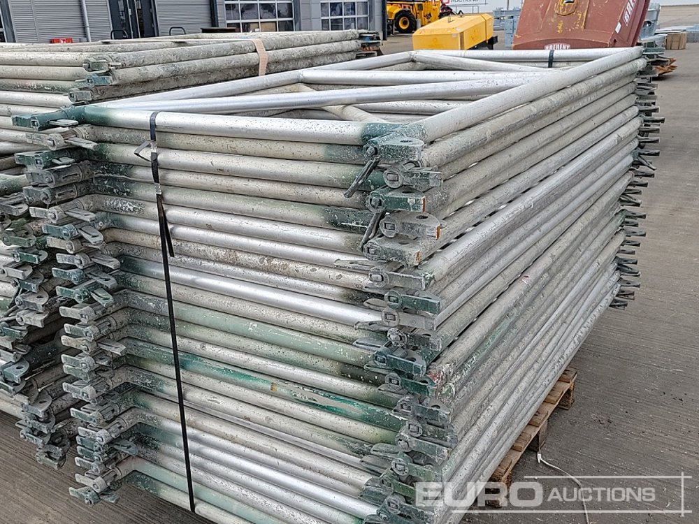 Construction equipment Selection of Various Size GASS Ledger Frames (6 Pallets of), Pallet of Steel Mesh Panels (4 of): picture 6