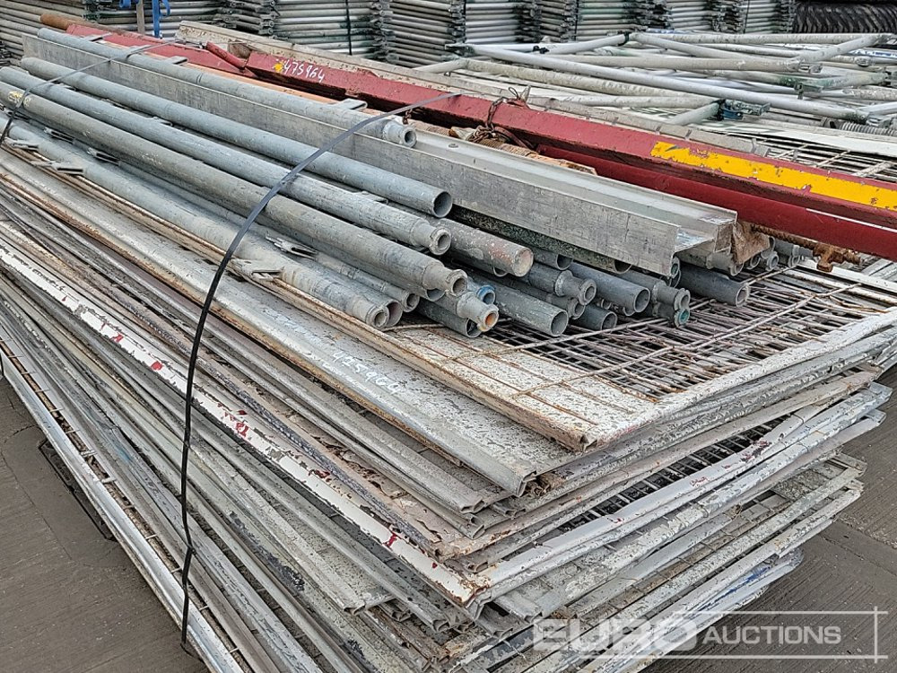 Construction equipment Selection of Various Size GASS Ledger Frames (6 Pallets of), Pallet of Steel Mesh Panels (4 of): picture 15