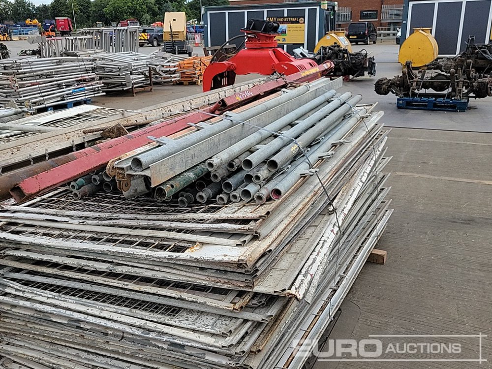 Construction equipment Selection of Various Size GASS Ledger Frames (6 Pallets of), Pallet of Steel Mesh Panels (4 of): picture 13