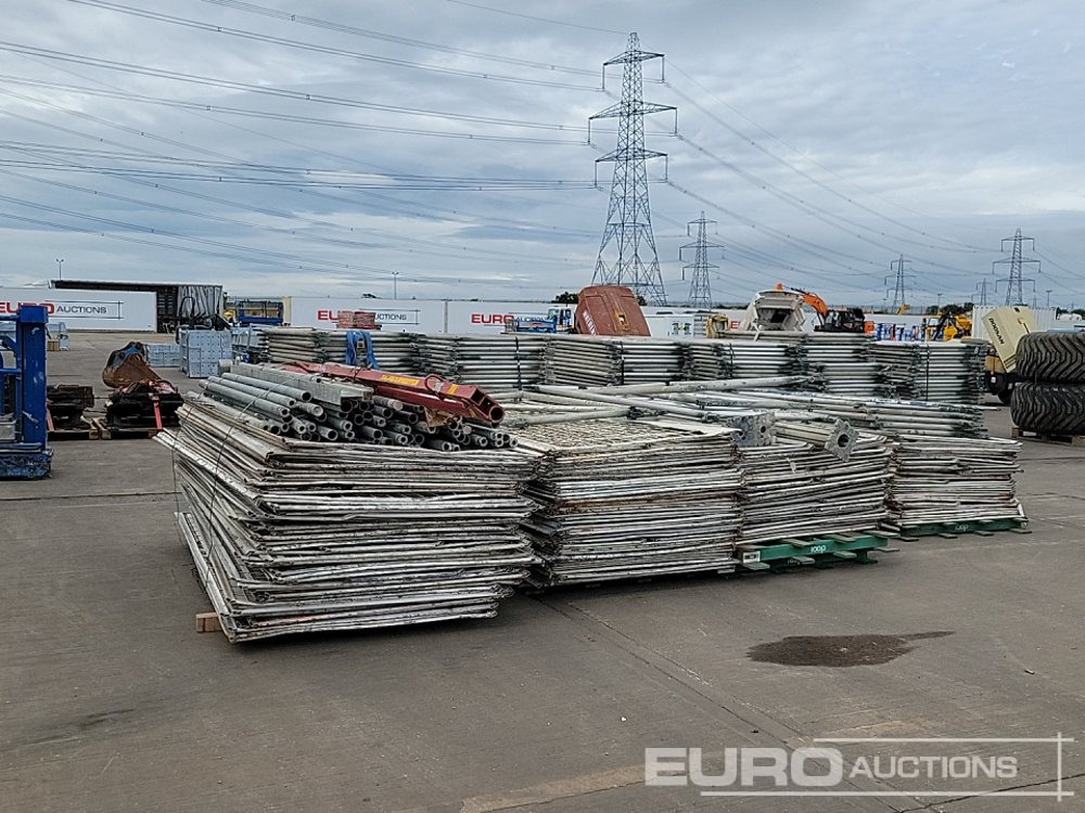 Construction equipment Selection of Various Size GASS Ledger Frames (6 Pallets of), Pallet of Steel Mesh Panels (4 of): picture 27