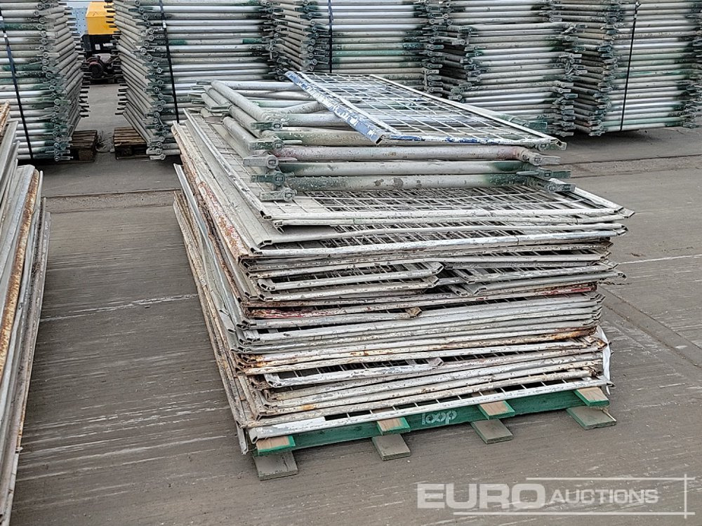 Construction equipment Selection of Various Size GASS Ledger Frames (6 Pallets of), Pallet of Steel Mesh Panels (4 of): picture 24