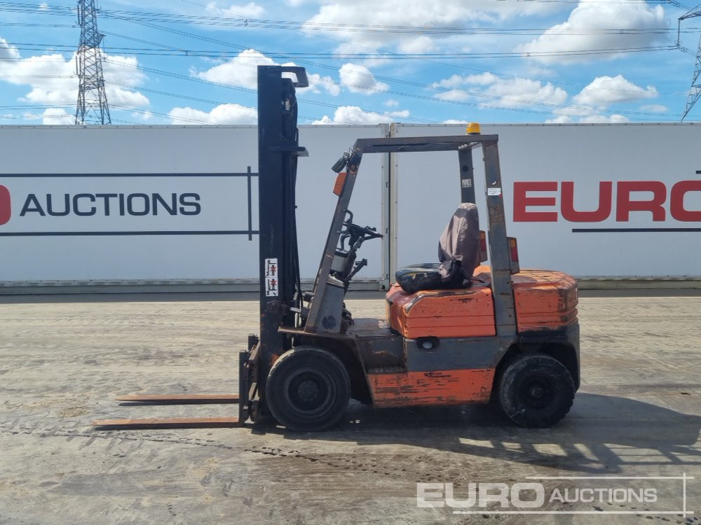 Toyota Diesel Forklift, 2 Stage Mast, Side Shift, Forks - Forklift: picture 2 Toyota Diesel Forklift, 2 Stage Mast, Side Shift, Forks - Forklift: picture 2