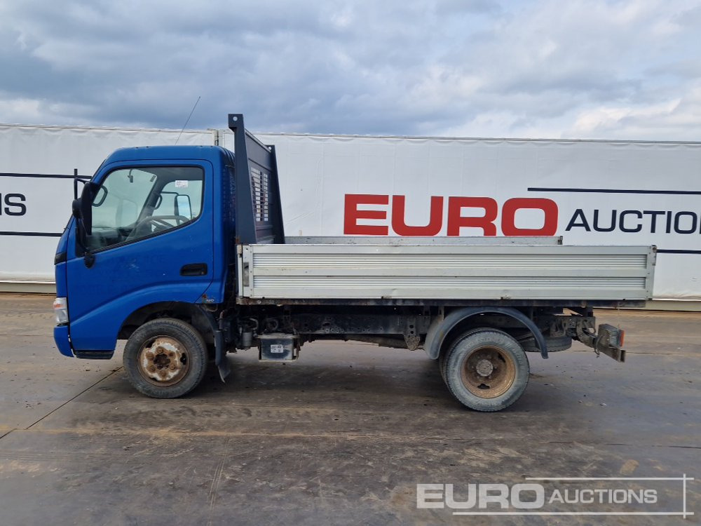 Toyota Dyna - Flatbed van: picture 2 Toyota Dyna - Flatbed van: picture 2