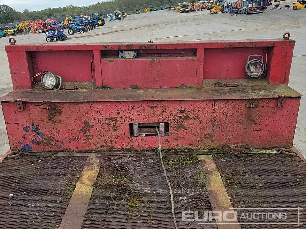 Low loader semi-trailer Tri Axle Low Loader Trailer, Winch, Hydraulic Ramp: picture 23