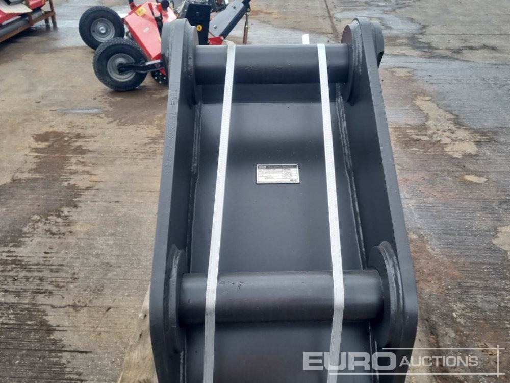 New Bucket Unused 2024 Miller 18 Scoop Bucket 80mm Pin to suit 20 Ton Excavator: picture 11