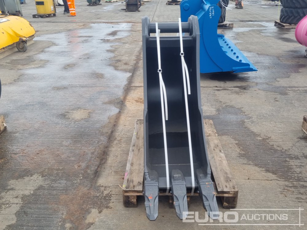 Unused 2024 Miller 18 Scoop Bucket 80mm Pin to suit 20 Ton Excavator - Bucket: picture 2 Unused 2024 Miller 18 Scoop Bucket 80mm Pin to suit 20 Ton Excavator - Bucket: picture 2