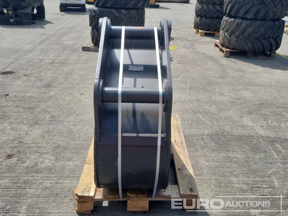 Unused 2024 Miller 18" Scoop Bucket 80mm Pin to suit 20 Ton Excavator - Bucket: picture 4 Unused 2024 Miller 18" Scoop Bucket 80mm Pin to suit 20 Ton Excavator - Bucket: picture 4