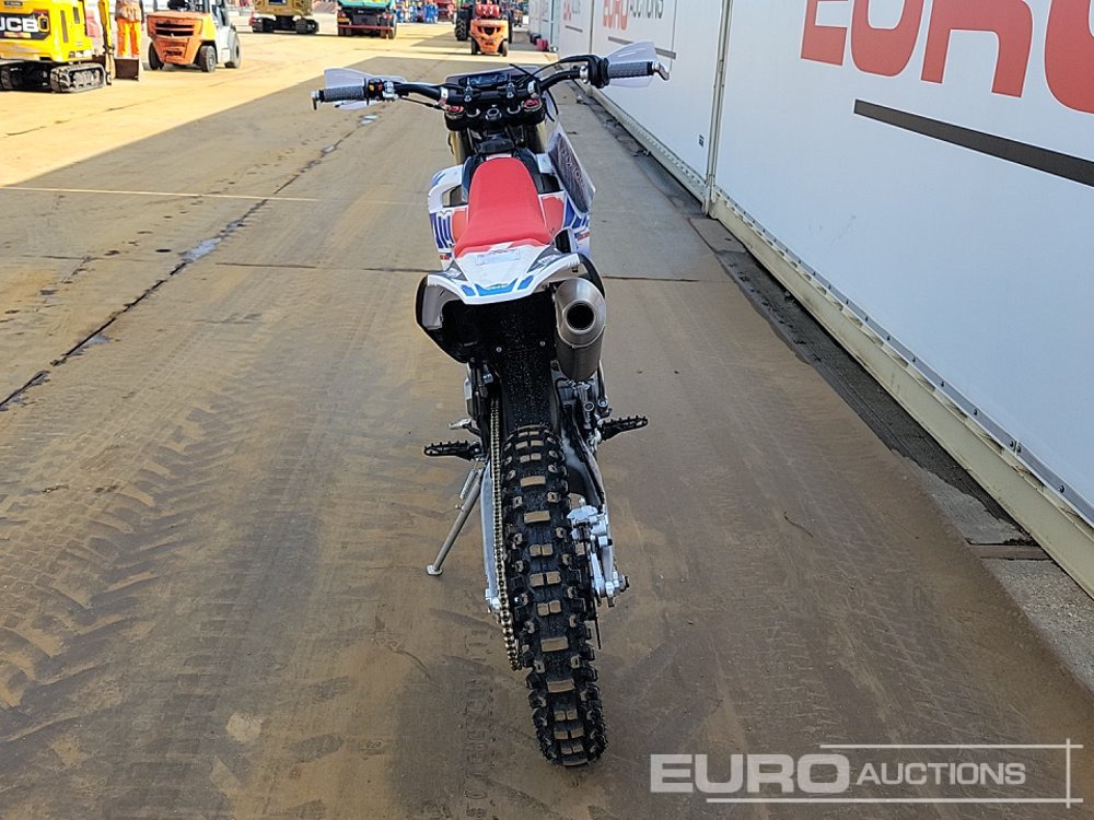 Unused 2025 Apollo Storm 300cc Motorcross Bike, 21" Front, 18" Rear Tyres, Electric Start, Air Cooled, Hydraulic Suspension, Disc Brakes, Lighting Kit (UNASSEMBLED) - Motorcycle: picture 4 Unused 2025 Apollo Storm 300cc Motorcross Bike, 21" Front, 18" Rear Tyres, Electric Start, Air Cooled, Hydraulic Suspension, Disc Brakes, Lighting Kit (UNASSEMBLED) - Motorcycle: picture 4