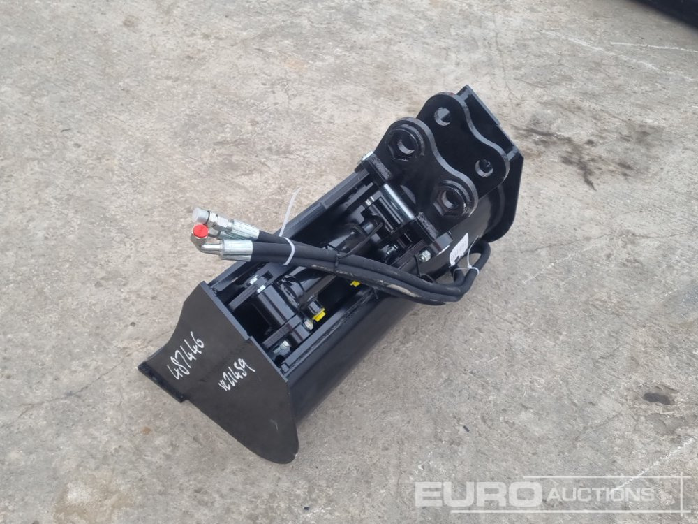 Unused 2025 Captok 24" Hydraulic Tilting Bucket 25mm Pin to suit Mini Excavator - Bucket: picture 3 Unused 2025 Captok 24" Hydraulic Tilting Bucket 25mm Pin to suit Mini Excavator - Bucket: picture 3